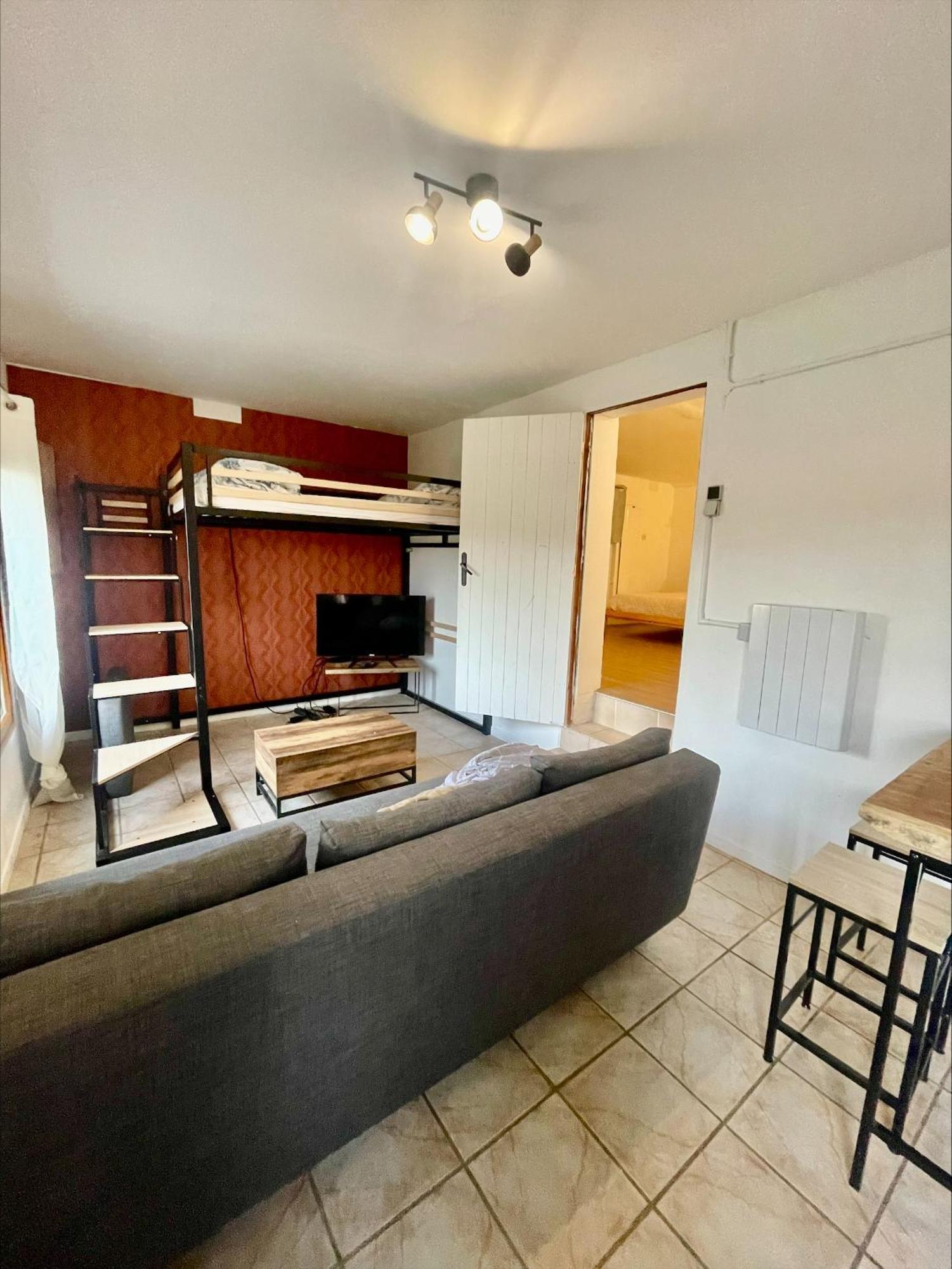 Guérard Logement En Rez De Jardin מראה חיצוני תמונה